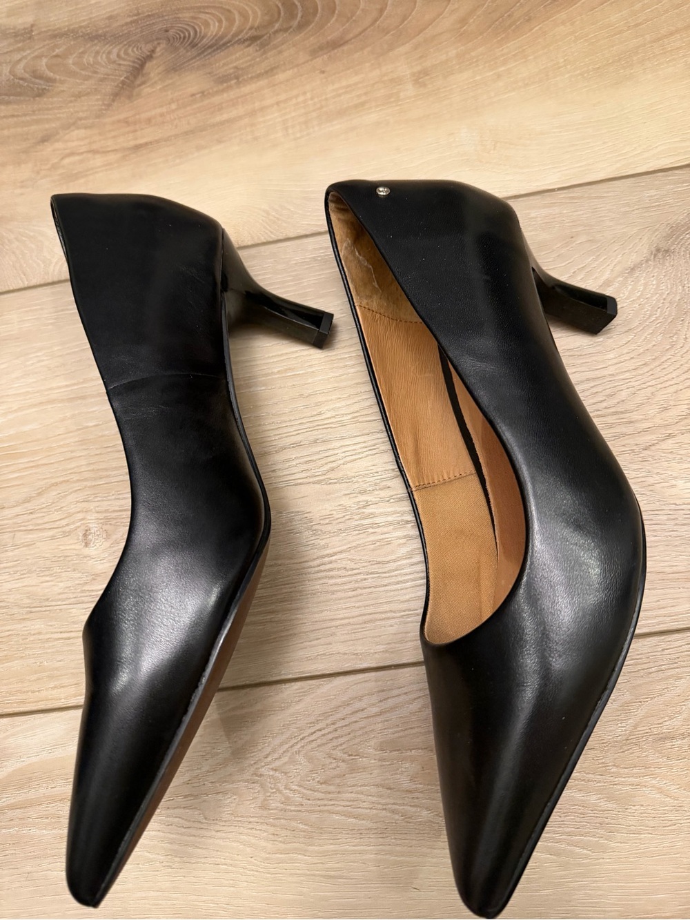 Elegant Black Pointed-Toe Mid-Heel Pumps size 10